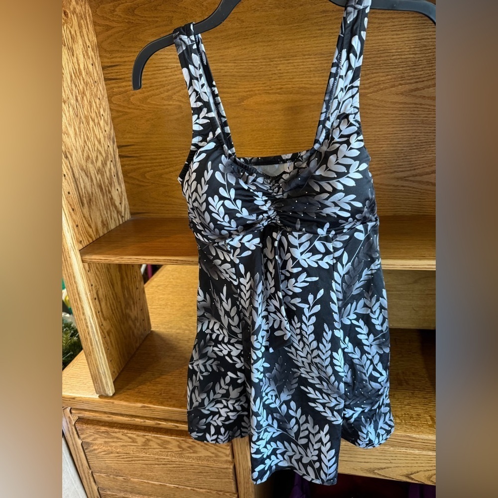 Swim Solutions Black and White Tie Front Swimsuit Women’s Sz 10 BRAND NEW